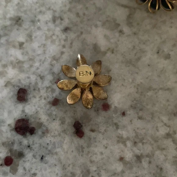 Vintage BN Black Enamel Flower Clear Rhinestone & Gold Tone Earrings Scrub - Picture 3 of 3